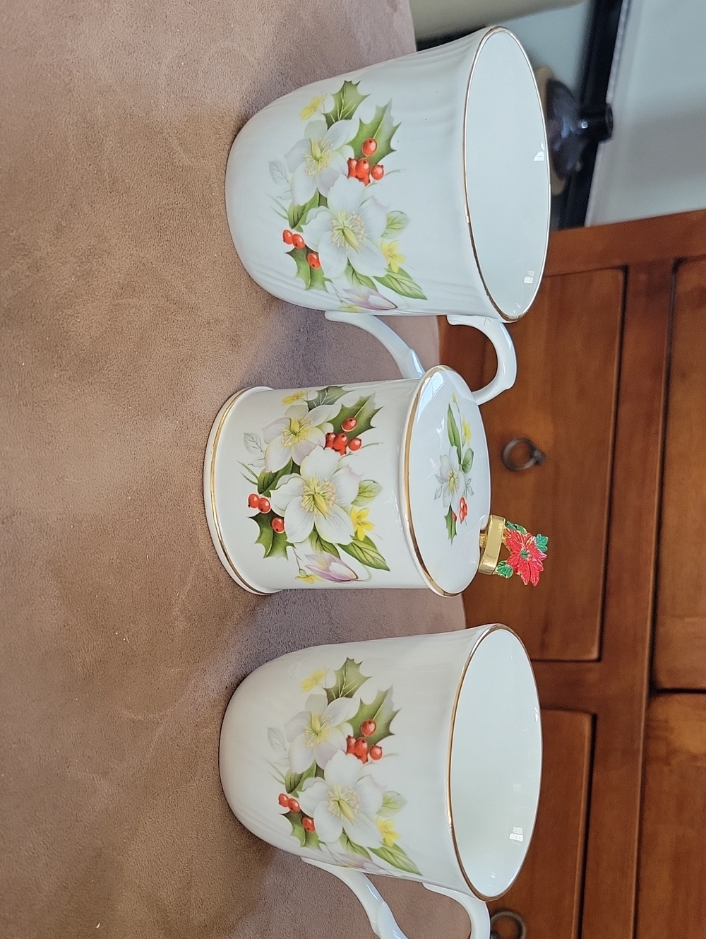 Sadler Welllington Fine Bone China Christmas Set